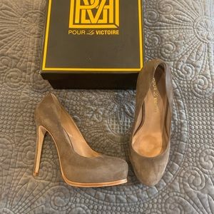 Pour La Victoire Heels